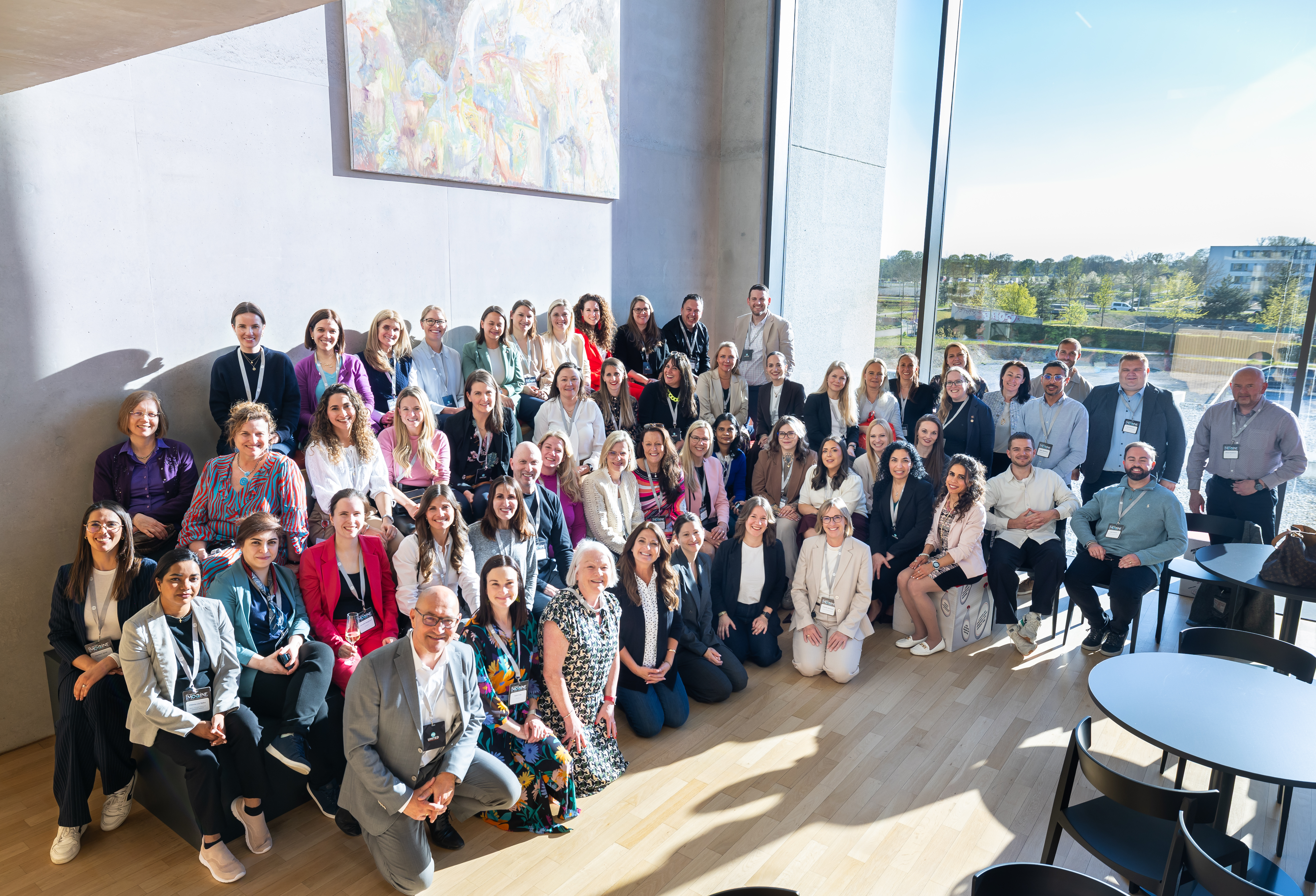 Die Teilnehmerinnen und Teilnehmer des WE United Leadership Summit genossen die Atmosphäre des Hightech Innovation Center von Würth Elektronik.