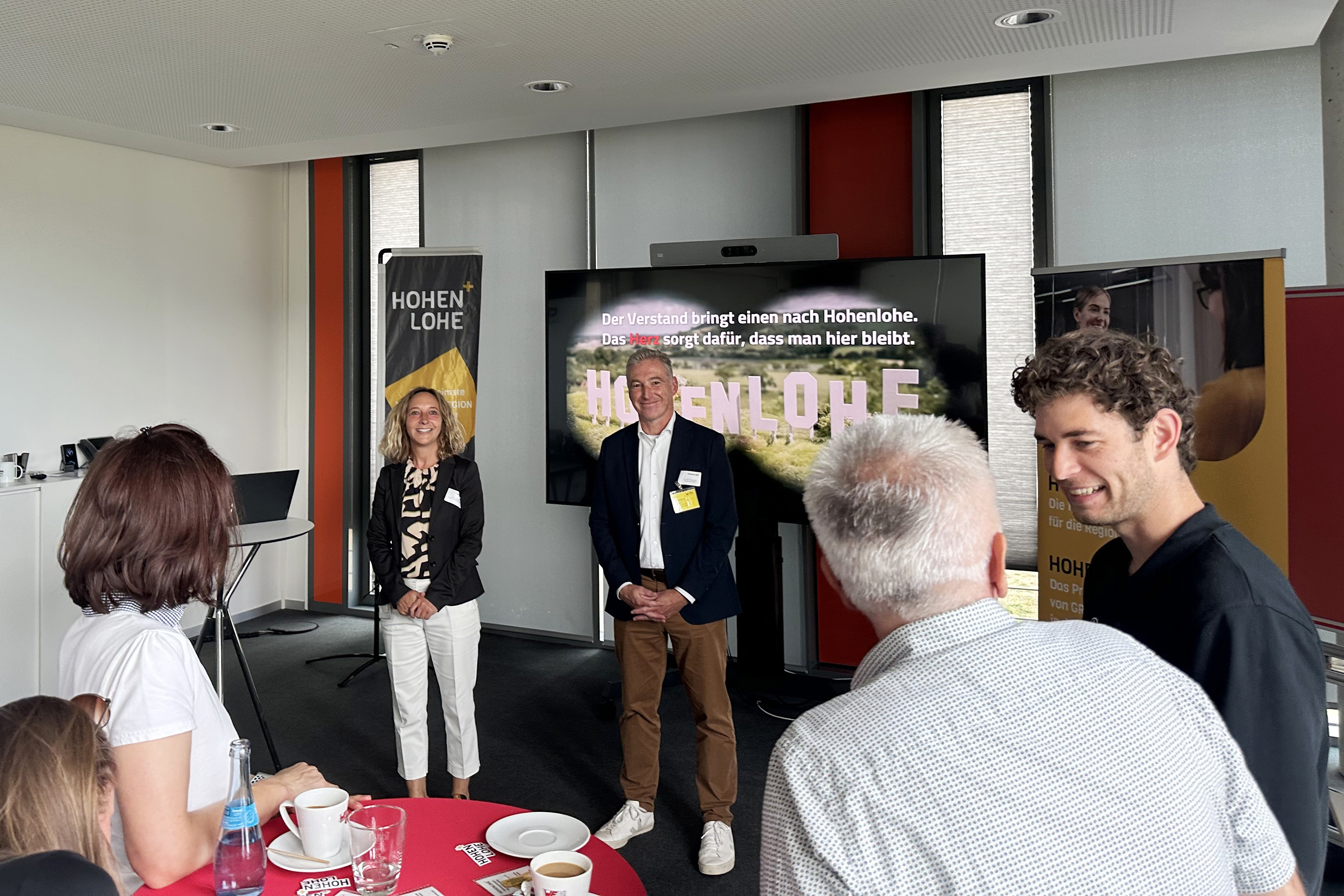 Anika Sander, Human Resources Marketing and Employer Branding at Würth Elektronik eiSos, and Dr. Ralf Eisenbeiß, Managing Director of Hohenlohe Plus.